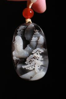 珍藏品,新疆和田玉黑油皮籽料(观音看天下),搭配天然和田玉项链,孤品