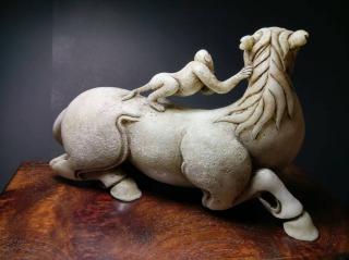 清代和田白玉雕马上封侯厚重而光滑的肌理感