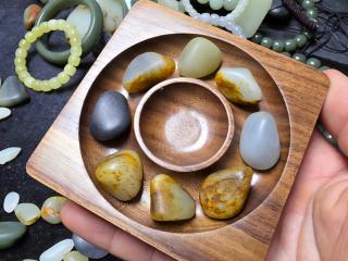 终于配出来了四条和田玉籽料原石手串啦,让大伙们欣赏欣赏一下有没有