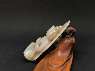 和田玉观音挂件,雕工精湛,刀工老道,玉质上佳,面态丰盈,五官精致和谐